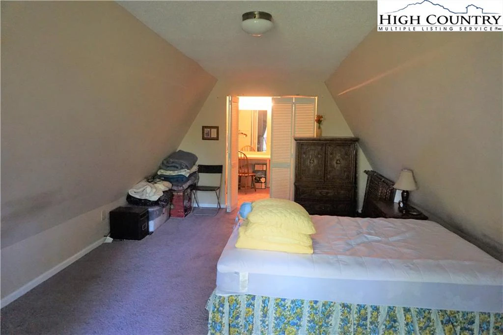 Image number 4 for the current listing