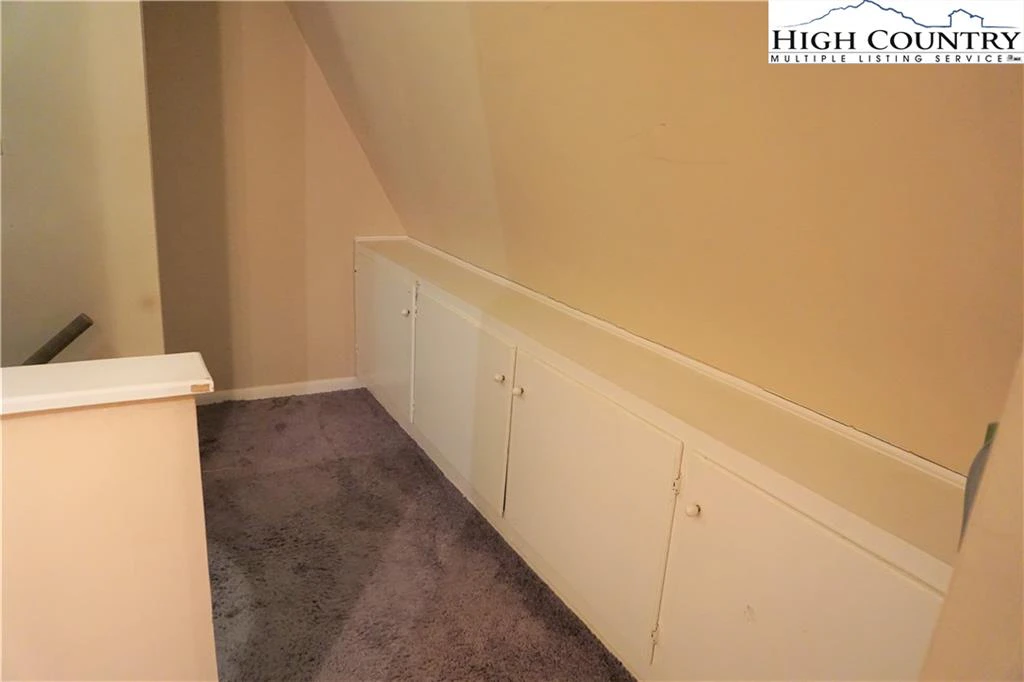 Image number 5 for the current listing
