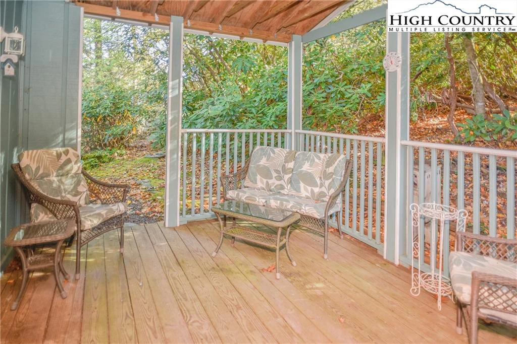 Image number 14 for the current listing