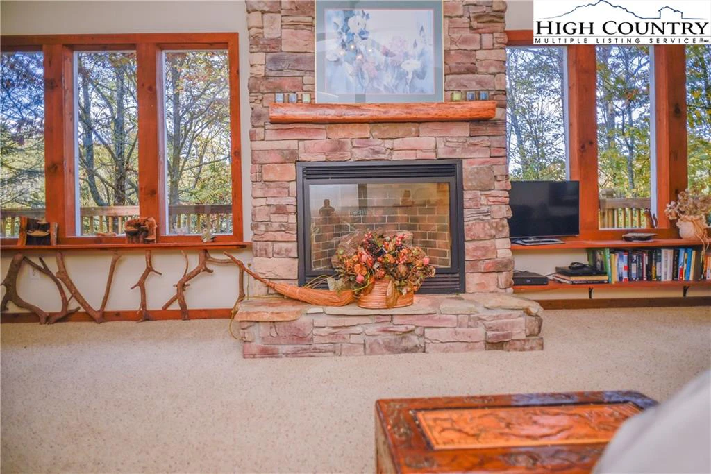 Image number 4 for the current listing