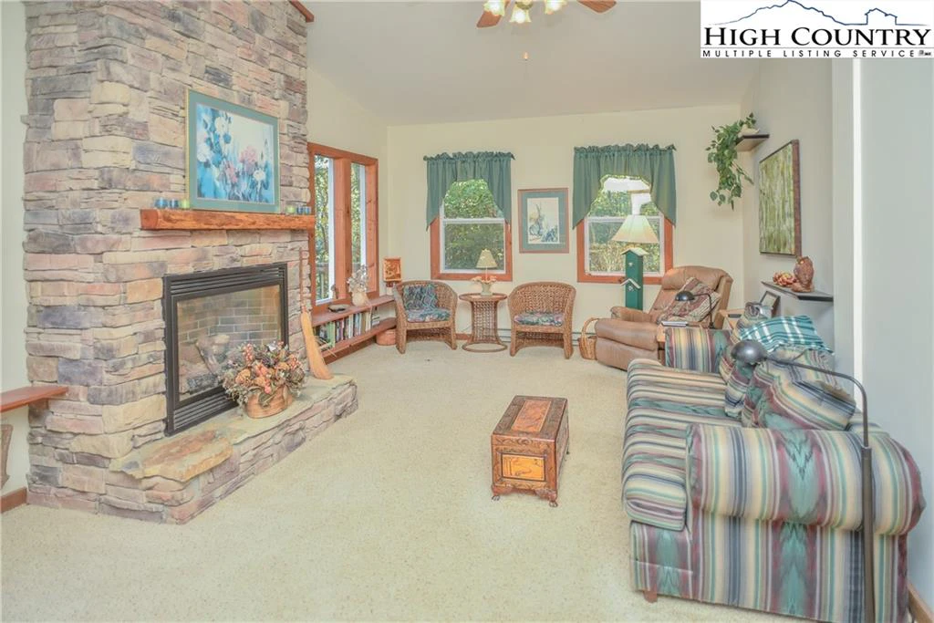 Image number 5 for the current listing