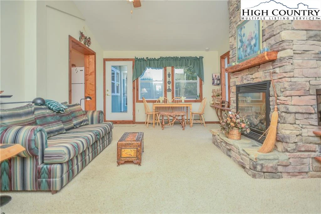 Image number 6 for the current listing