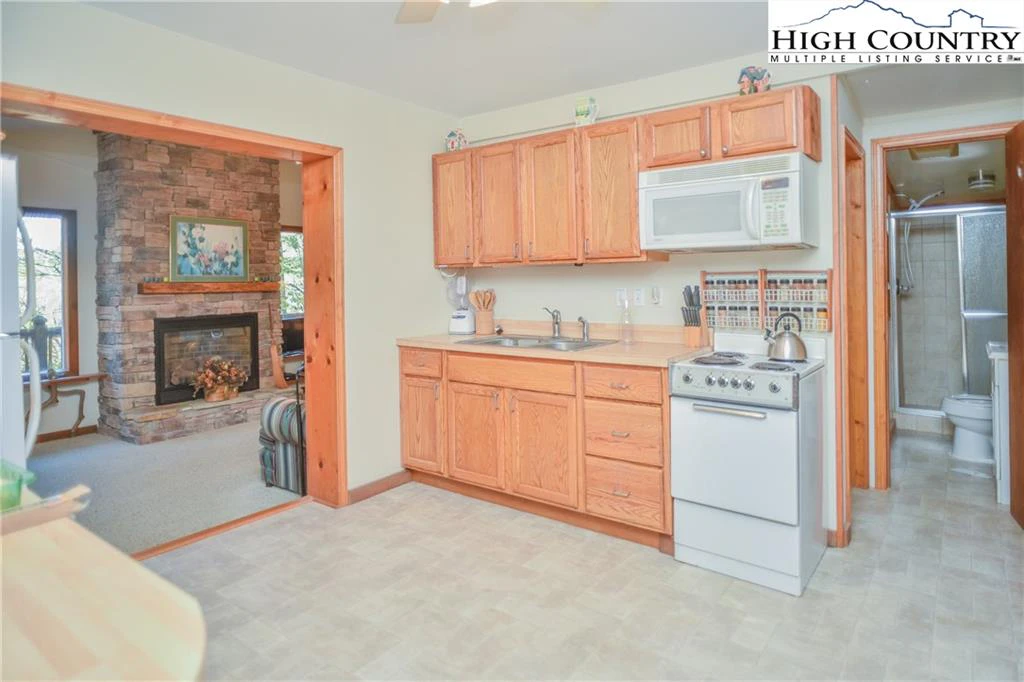 Image number 7 for the current listing
