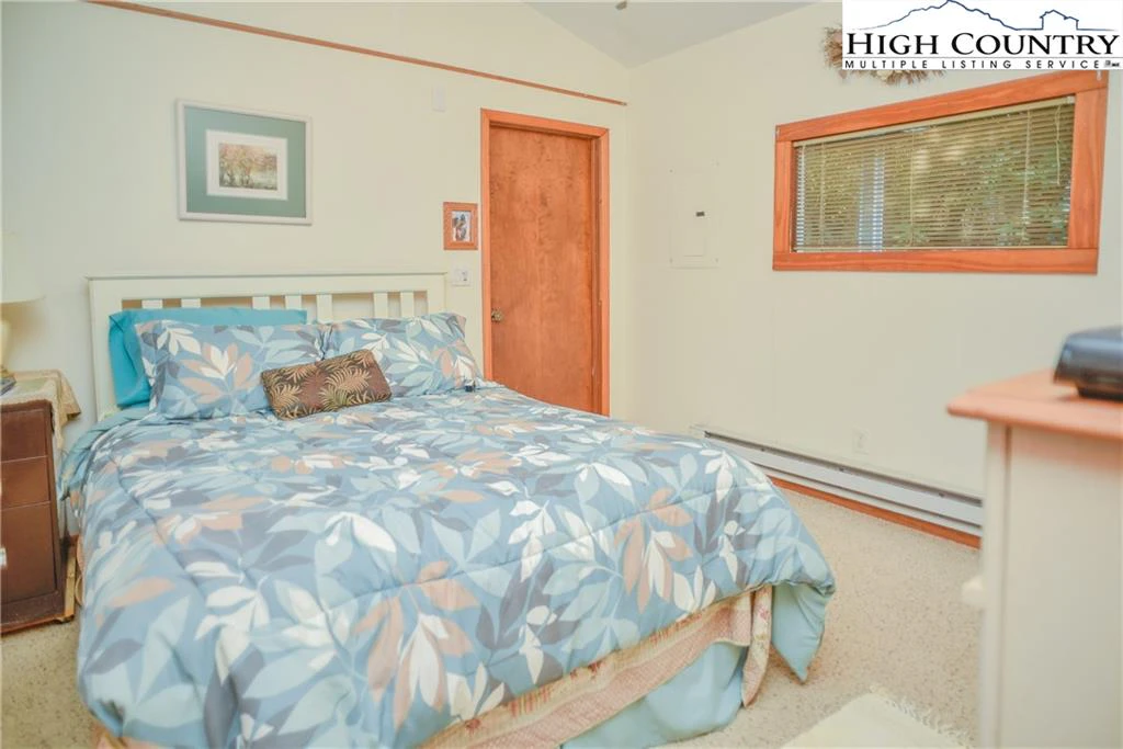 Image number 10 for the current listing