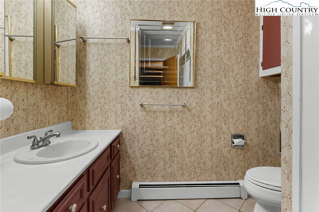 Image number 3 for the current listing