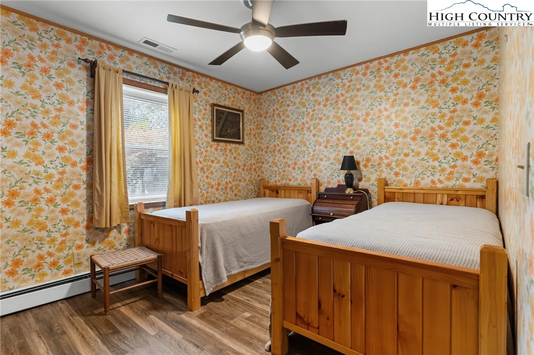 Image number 4 for the current listing
