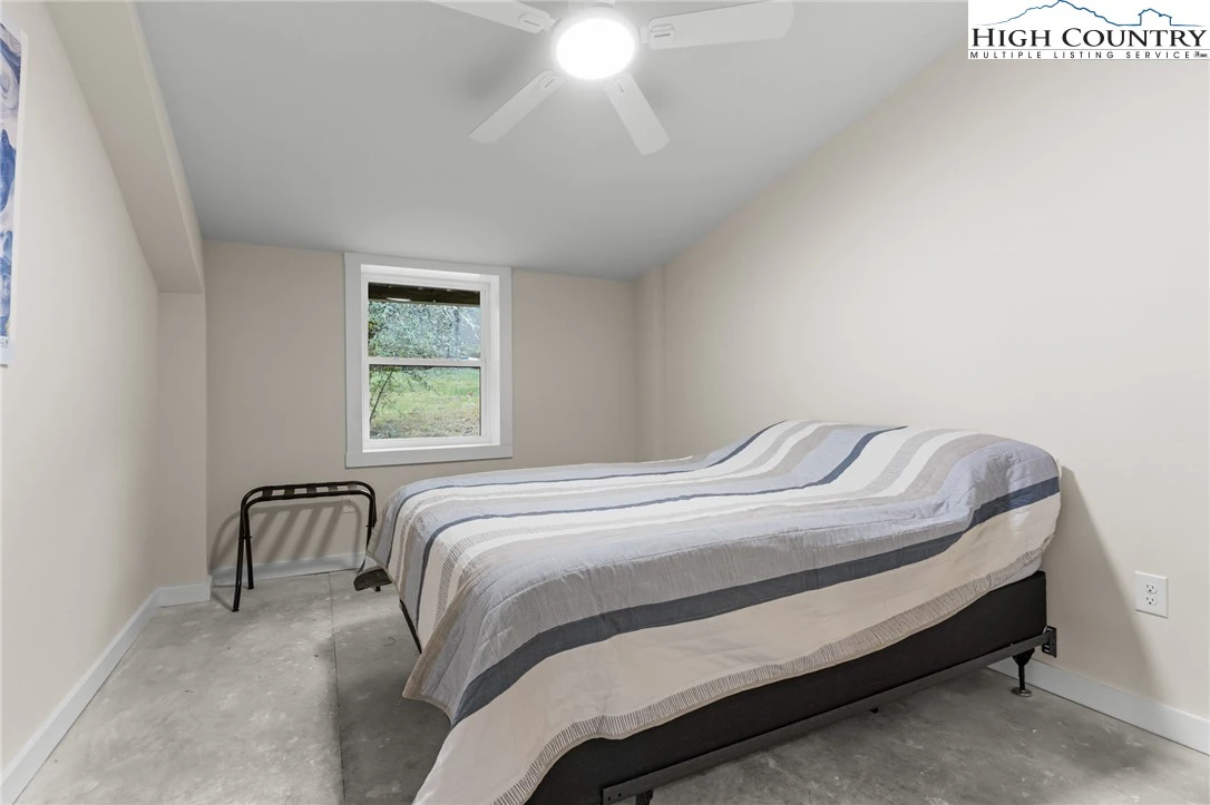 Image number 2 for the current listing
