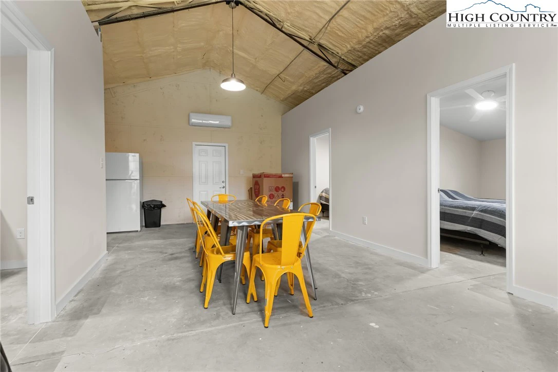 Image number 15 for the current listing