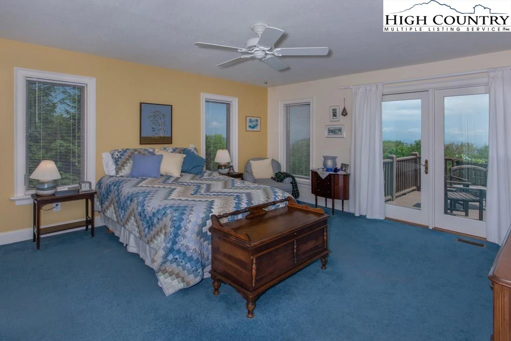 Image number 19 for the current listing
