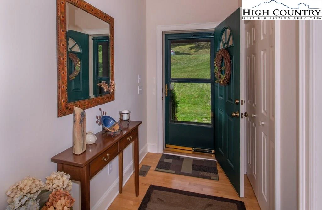 Image number 17 for the current listing