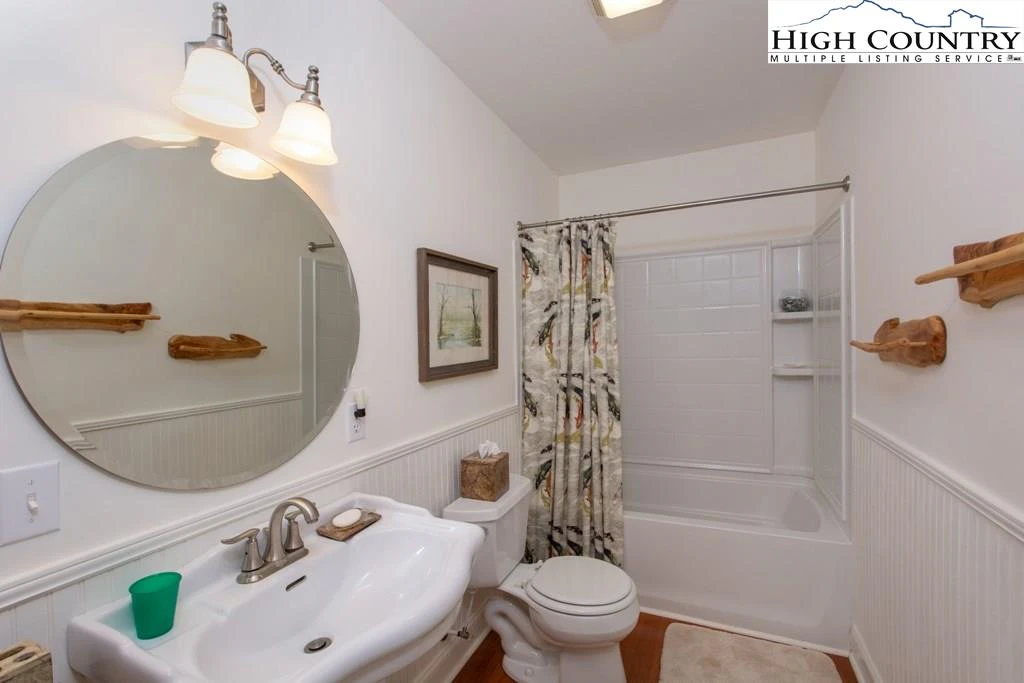 Image number 11 for the current listing