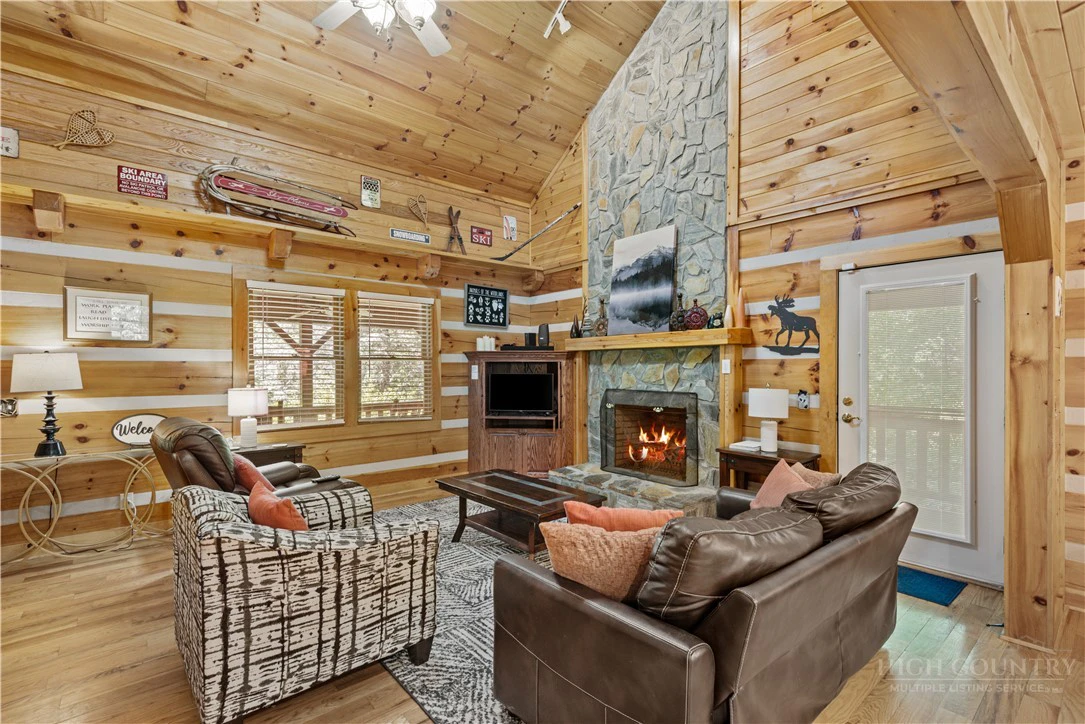 Image number 3 for the current listing