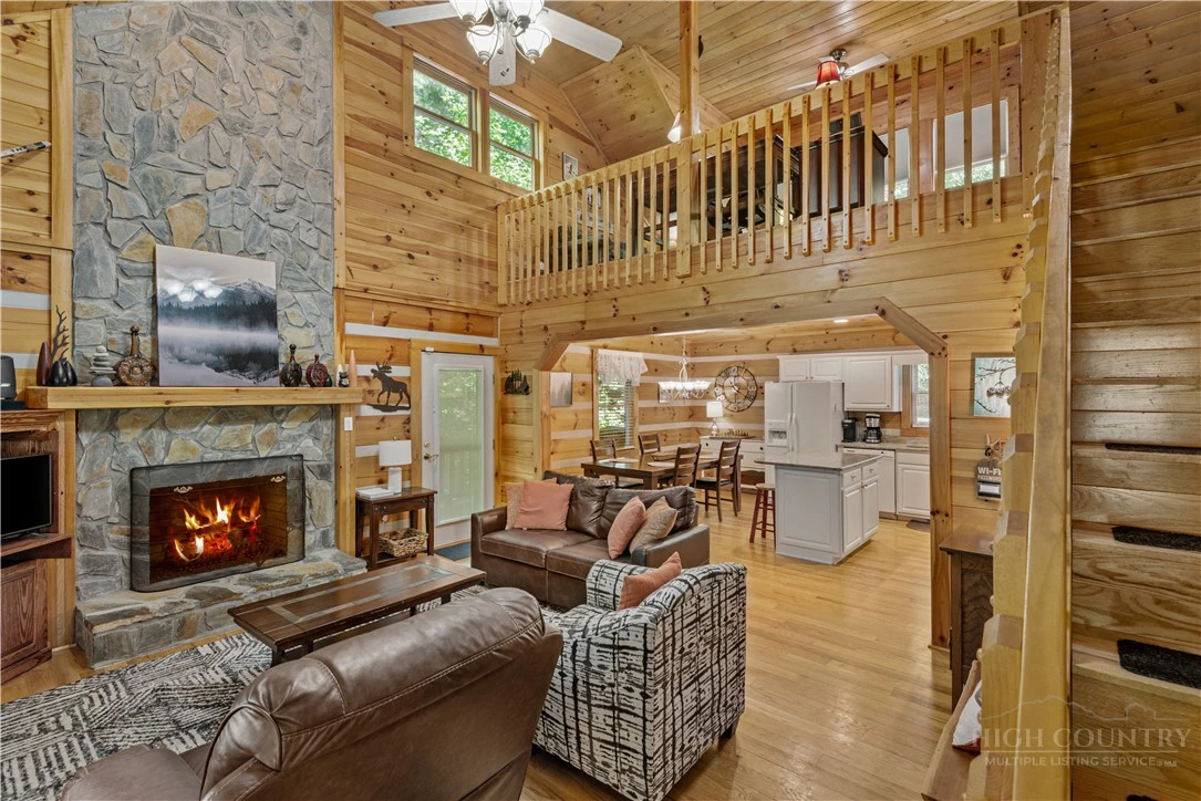 Image number 4 for the current listing