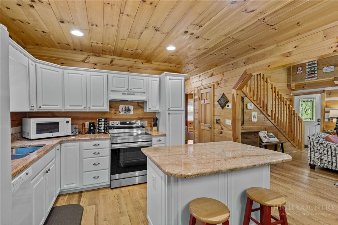 Image number 7 for the current listing