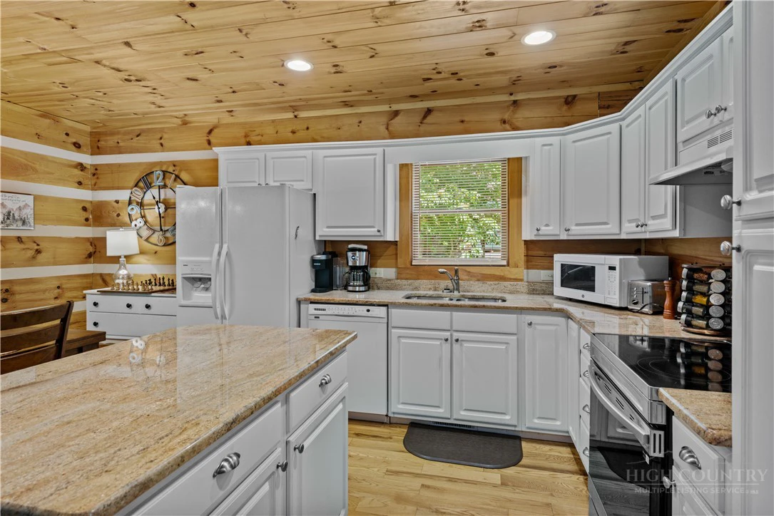 Image number 8 for the current listing
