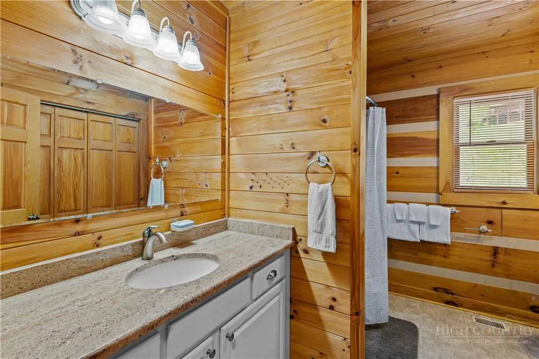 Image number 11 for the current listing