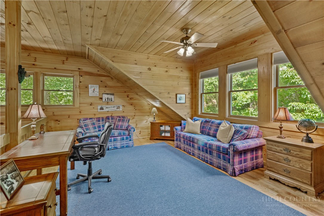 Image number 14 for the current listing