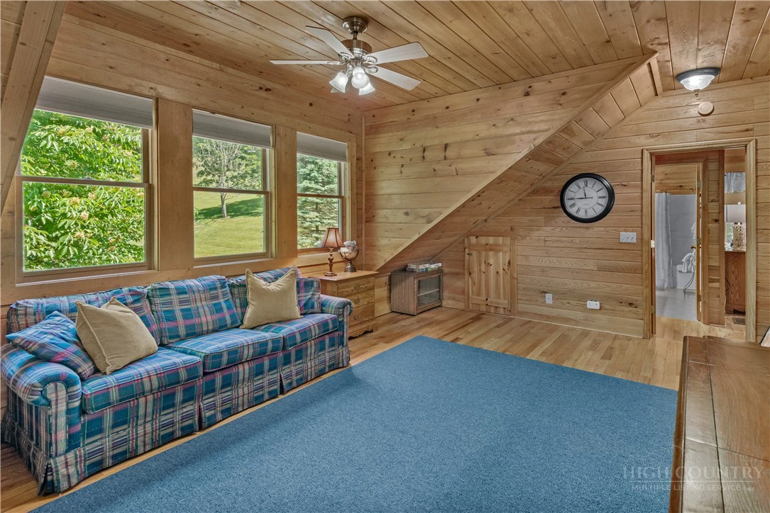 Image number 15 for the current listing