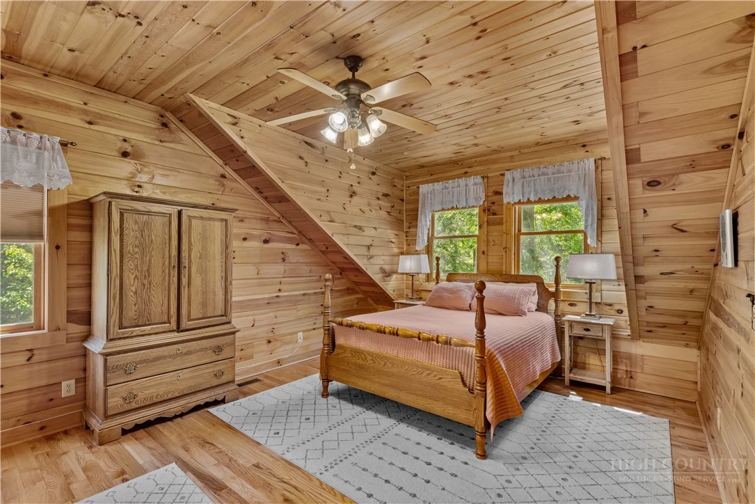 Image number 16 for the current listing