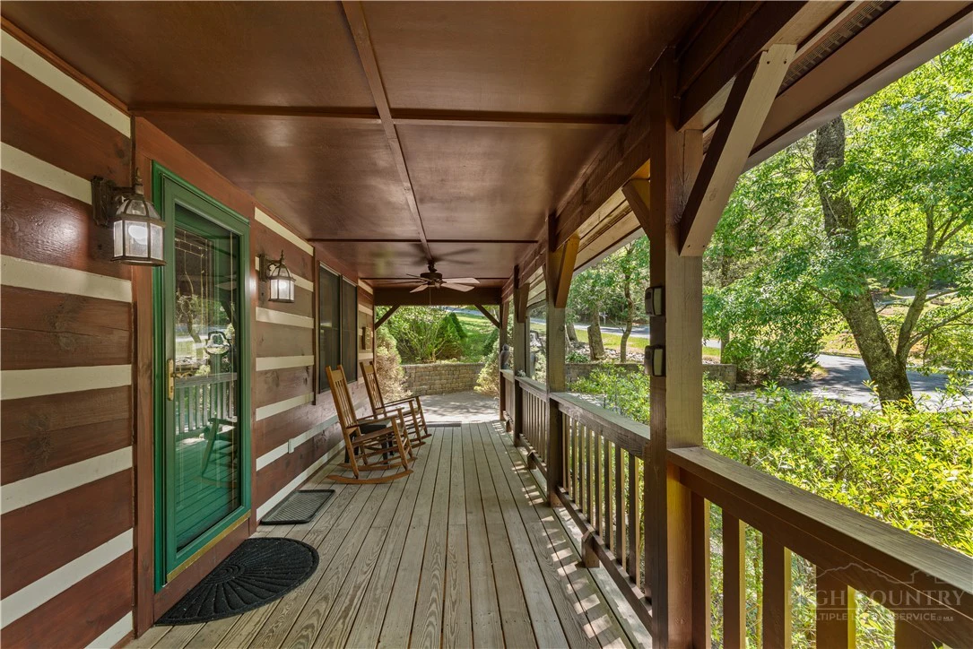 Image number 19 for the current listing