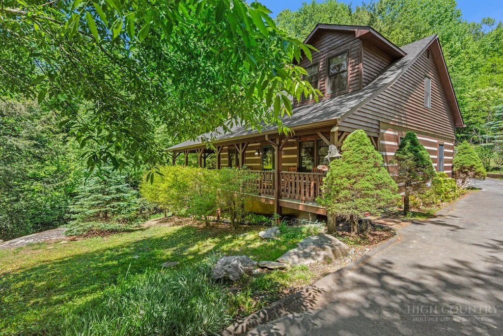 Image number 1 for the current listing