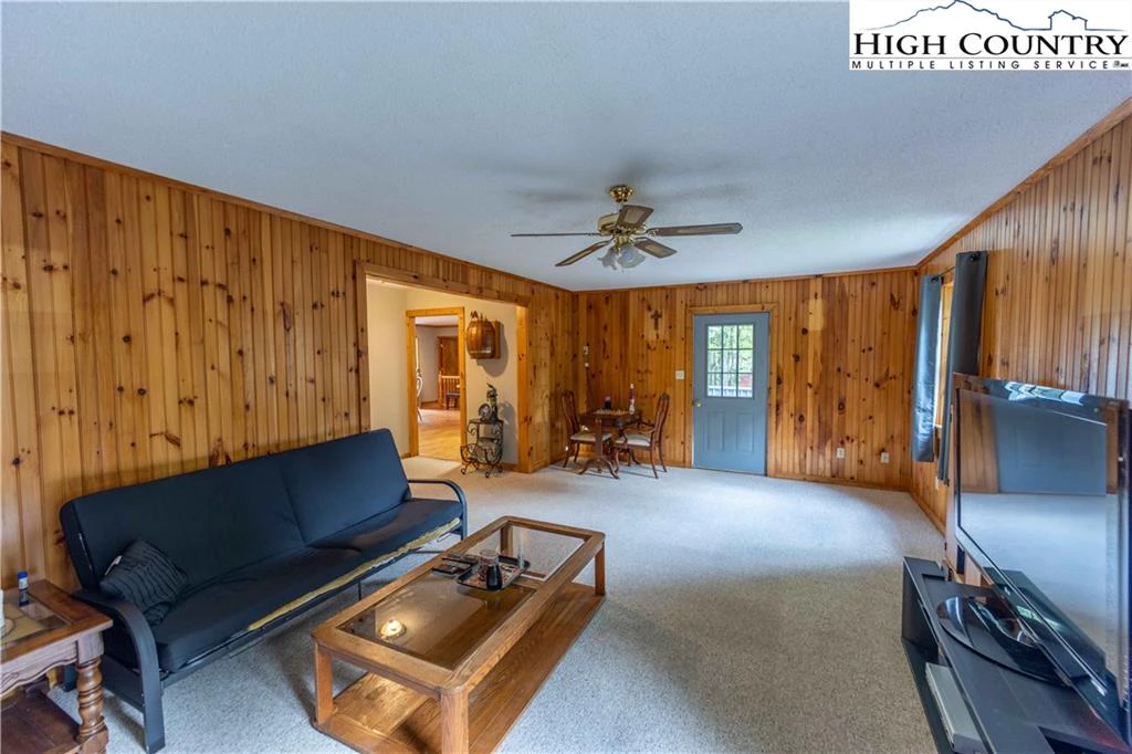 Image number 21 for the current listing
