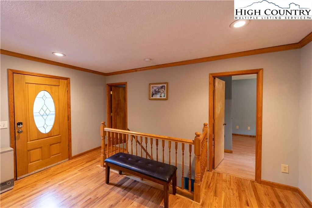 Image number 18 for the current listing