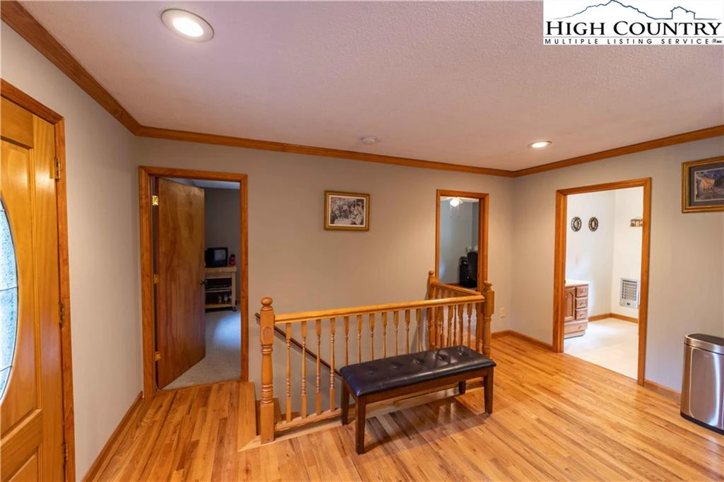 Image number 2 for the current listing