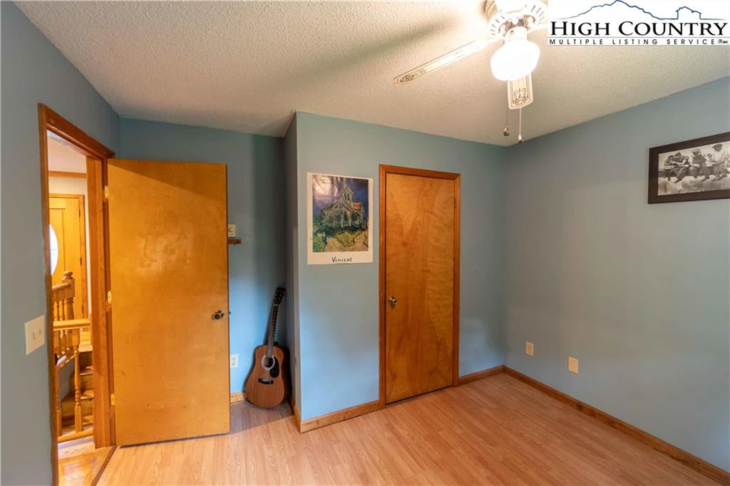 Image number 13 for the current listing