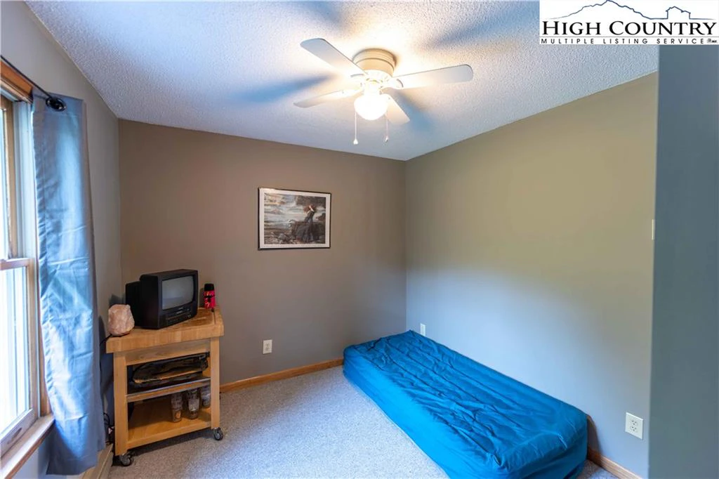 Image number 12 for the current listing