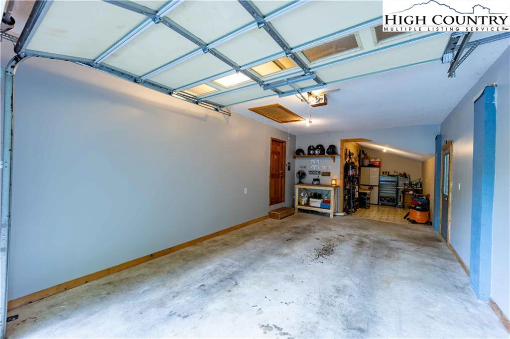 Image number 9 for the current listing
