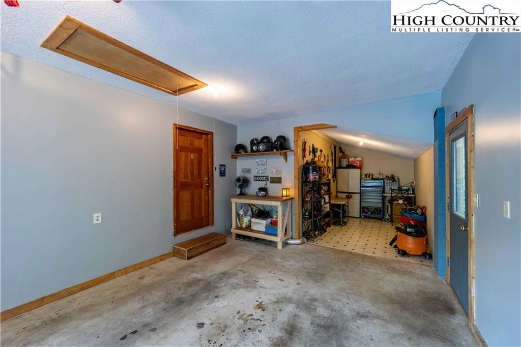 Image number 8 for the current listing