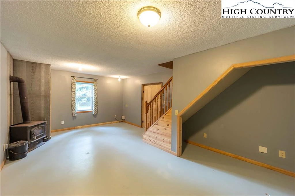 Image number 5 for the current listing
