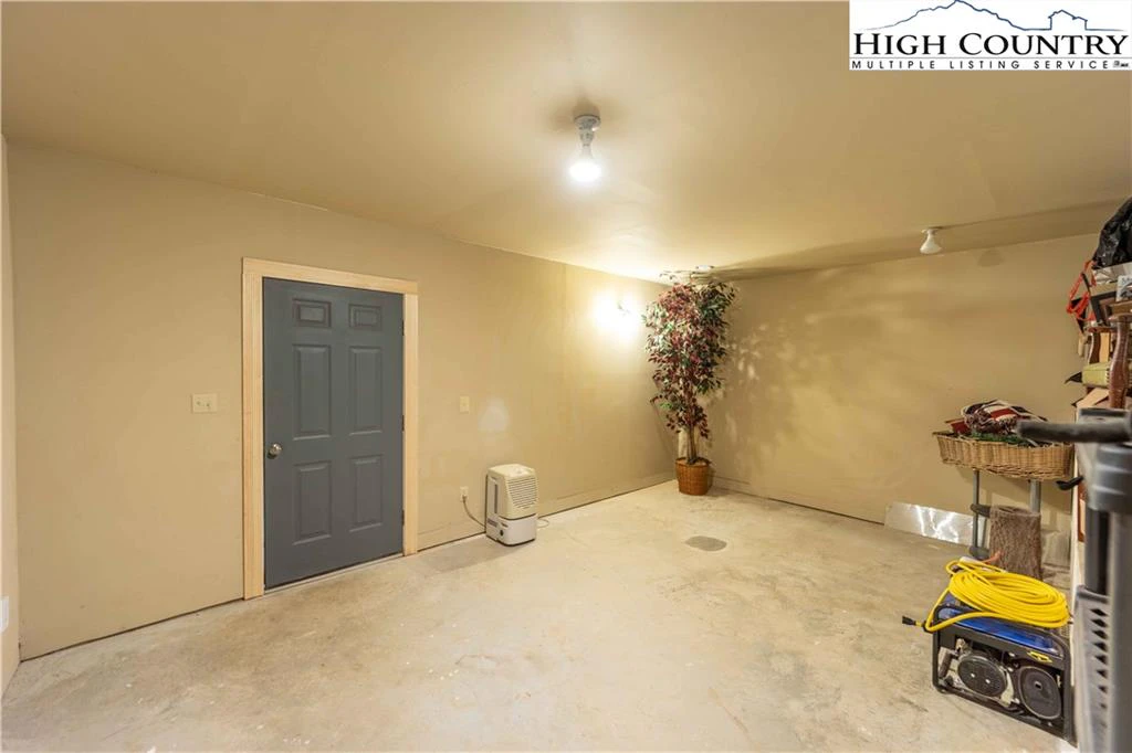 Image number 3 for the current listing