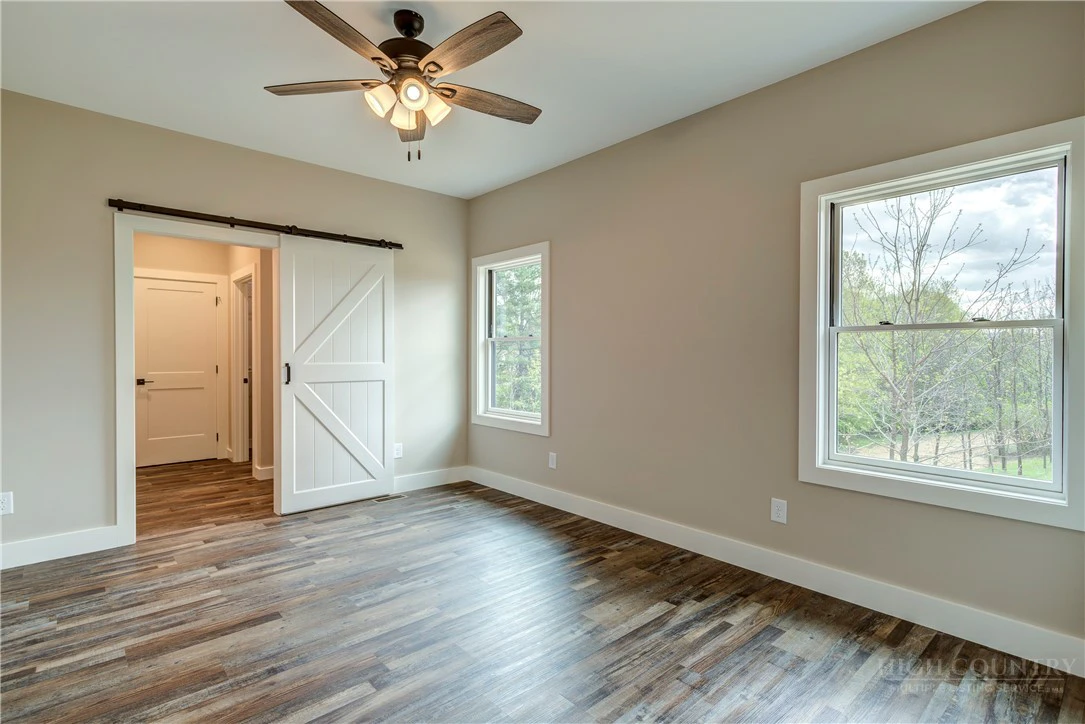 Image number 7 for the current listing