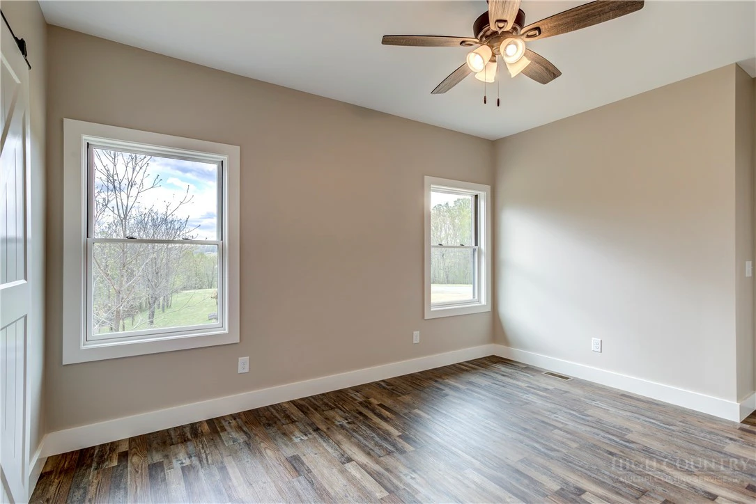 Image number 9 for the current listing