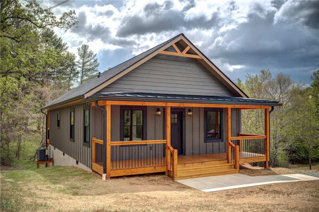 Image number 1 for the current listing