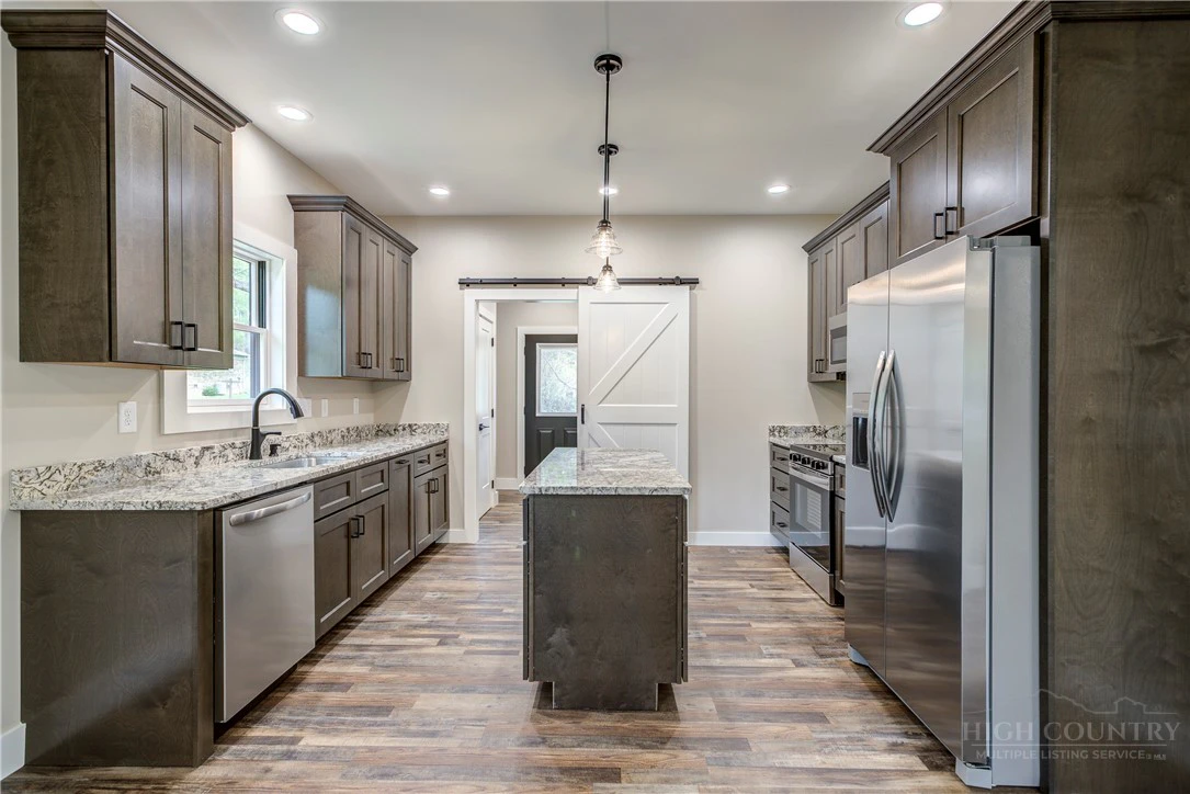 Image number 3 for the current listing