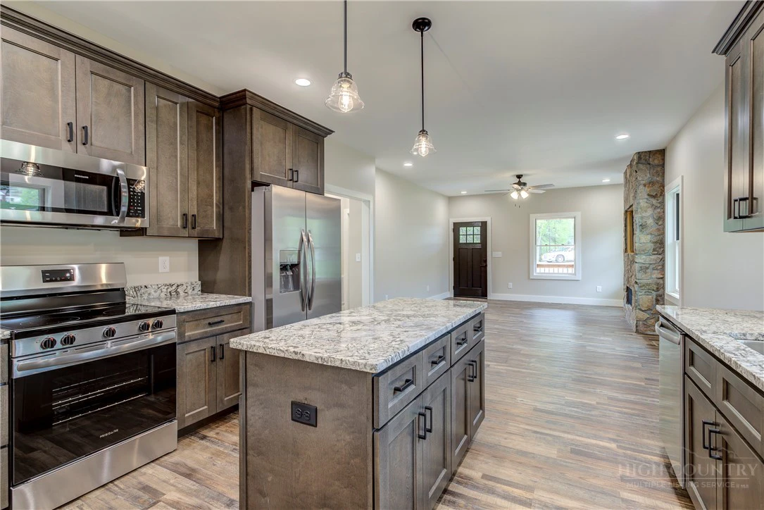 Image number 5 for the current listing