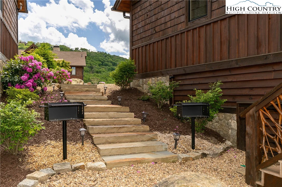 Image number 10 for the current listing