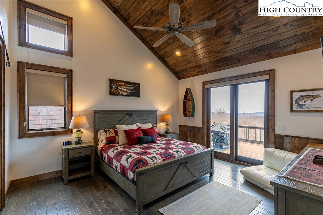 Image number 3 for the current listing
