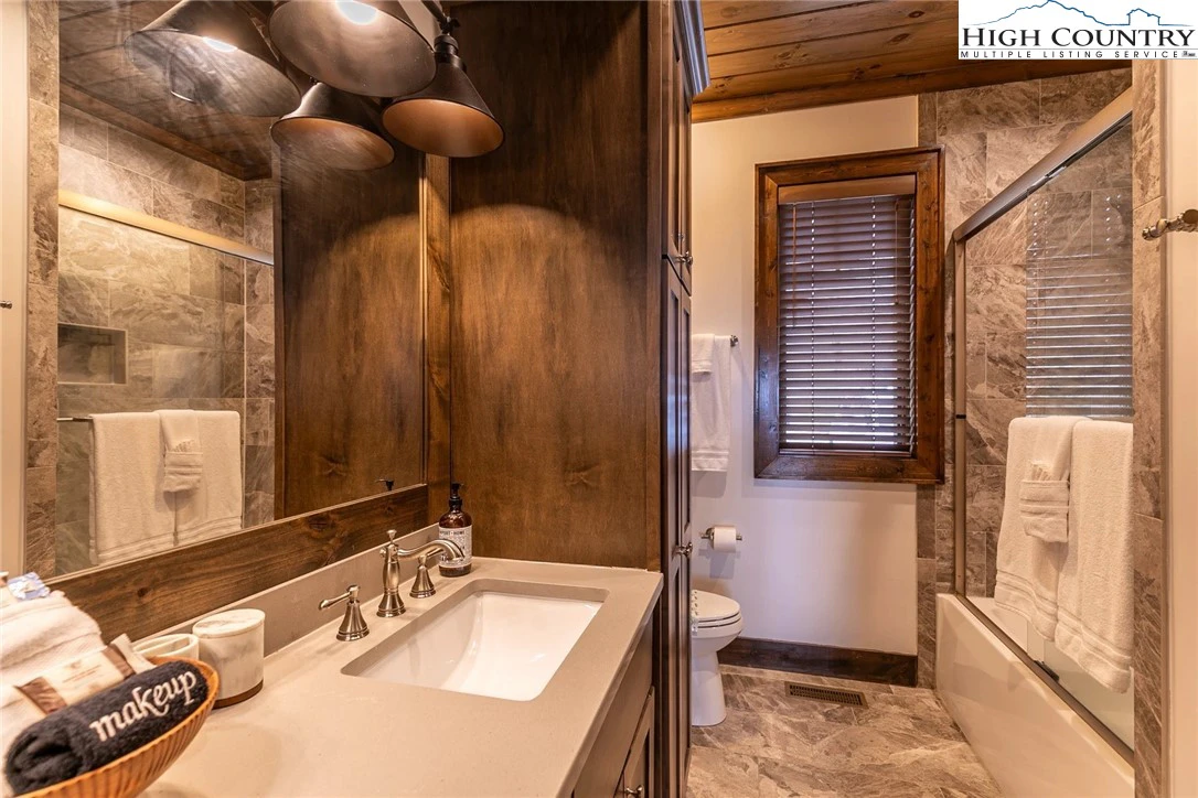 Image number 5 for the current listing