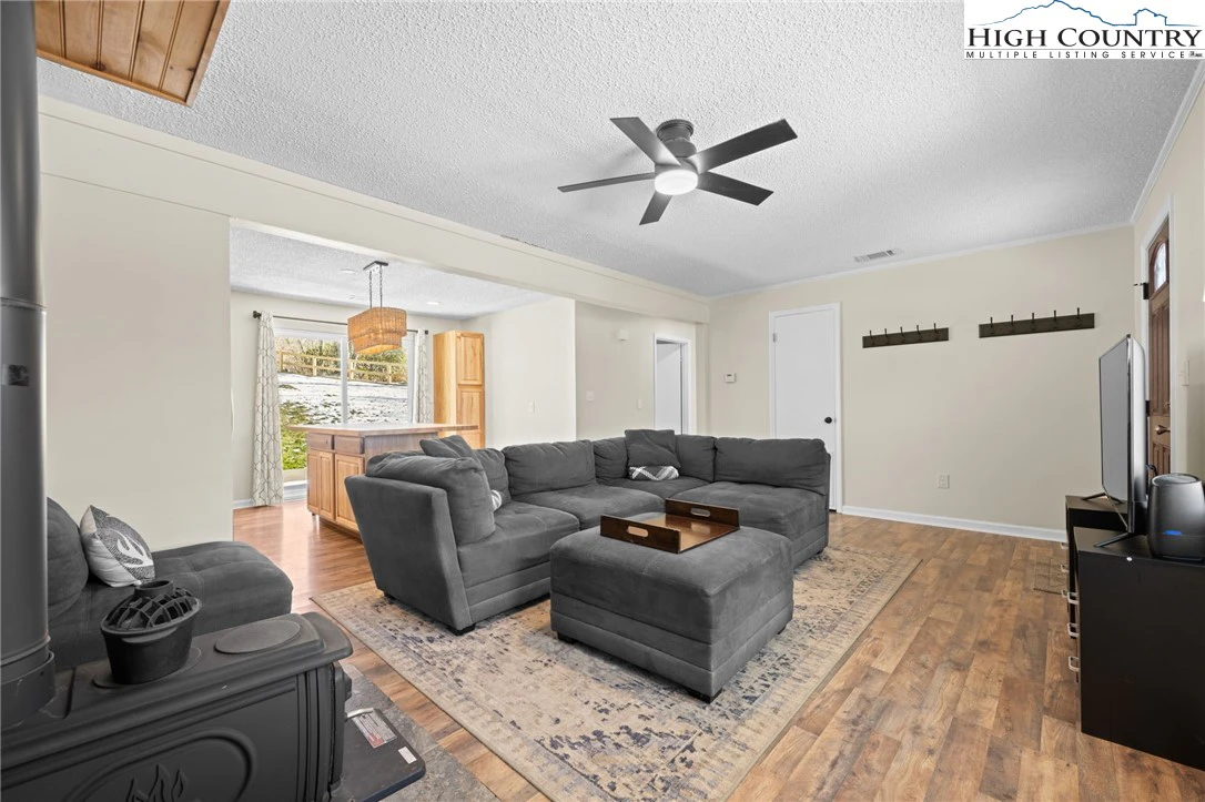 Image number 2 for the current listing