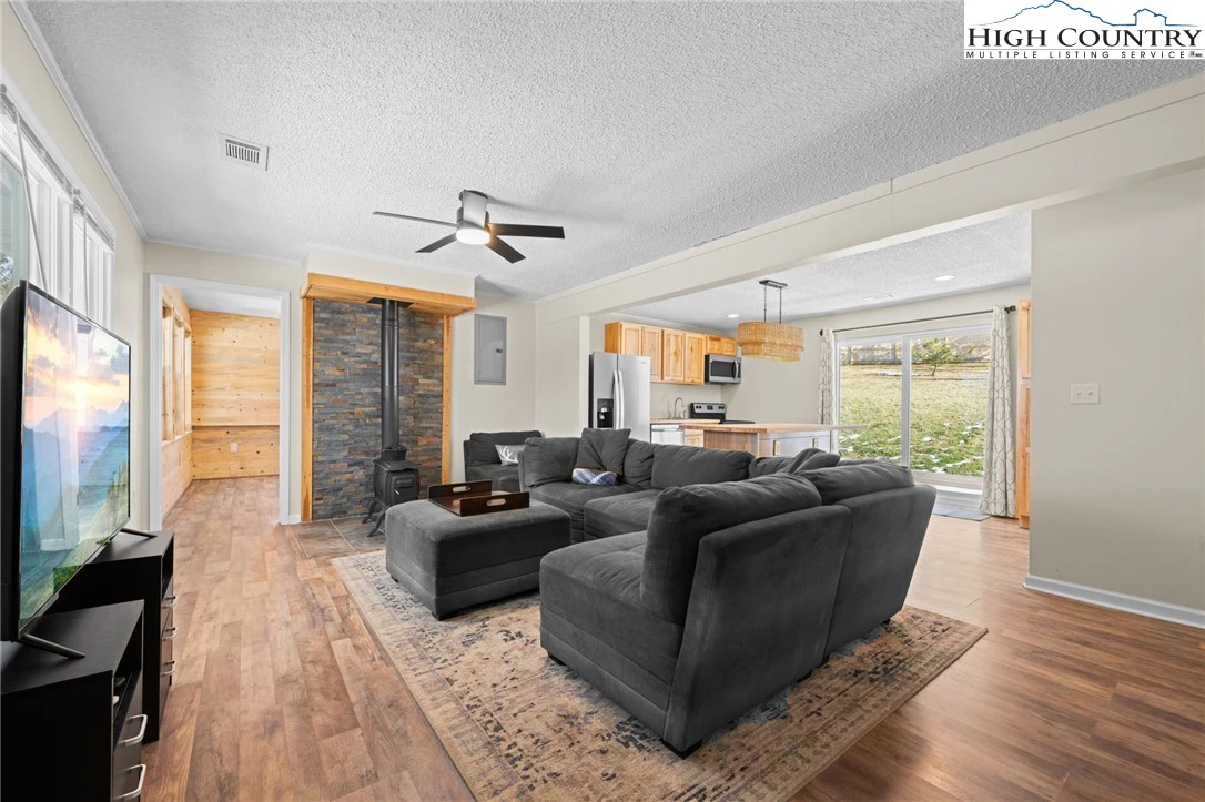 Image number 16 for the current listing