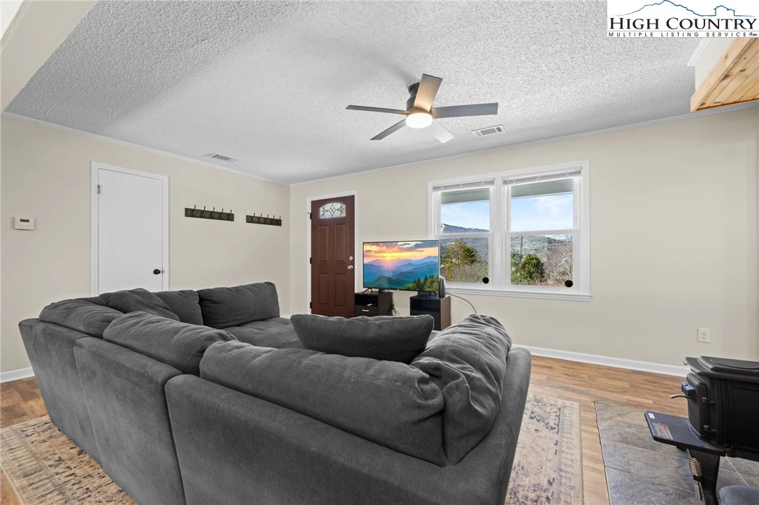 Image number 15 for the current listing