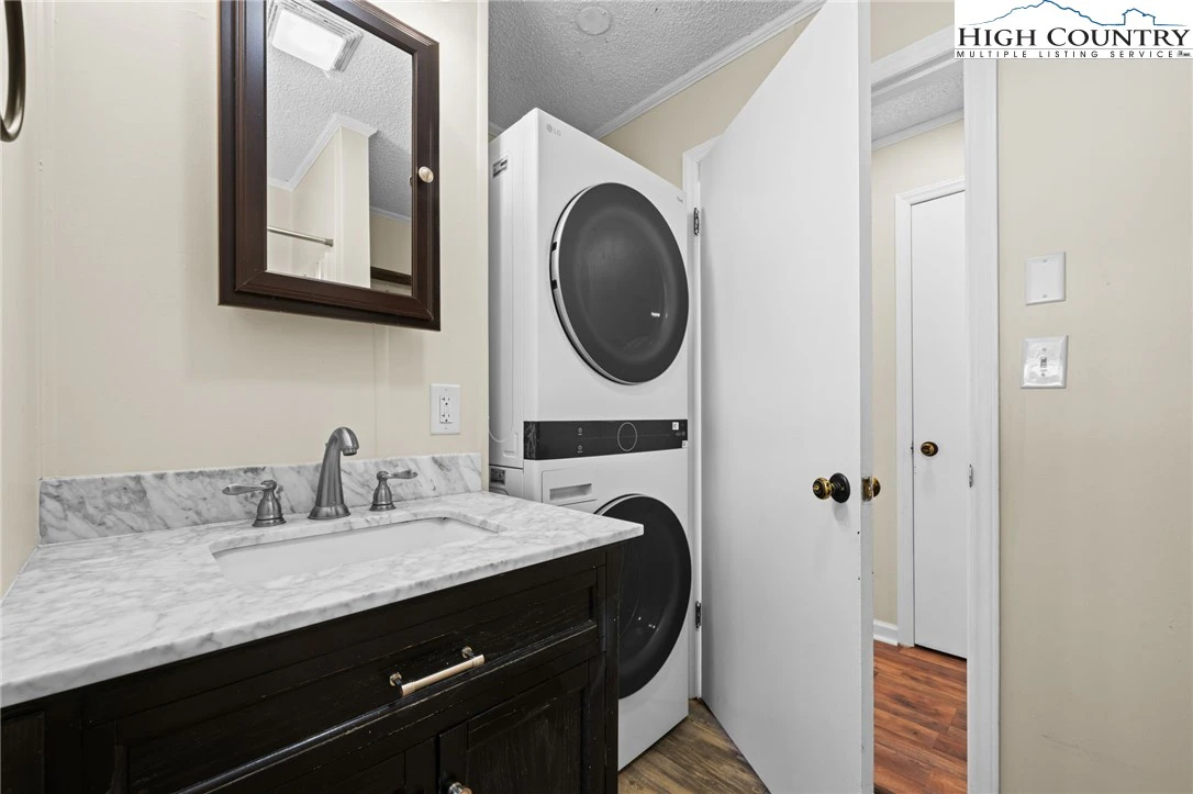 Image number 7 for the current listing