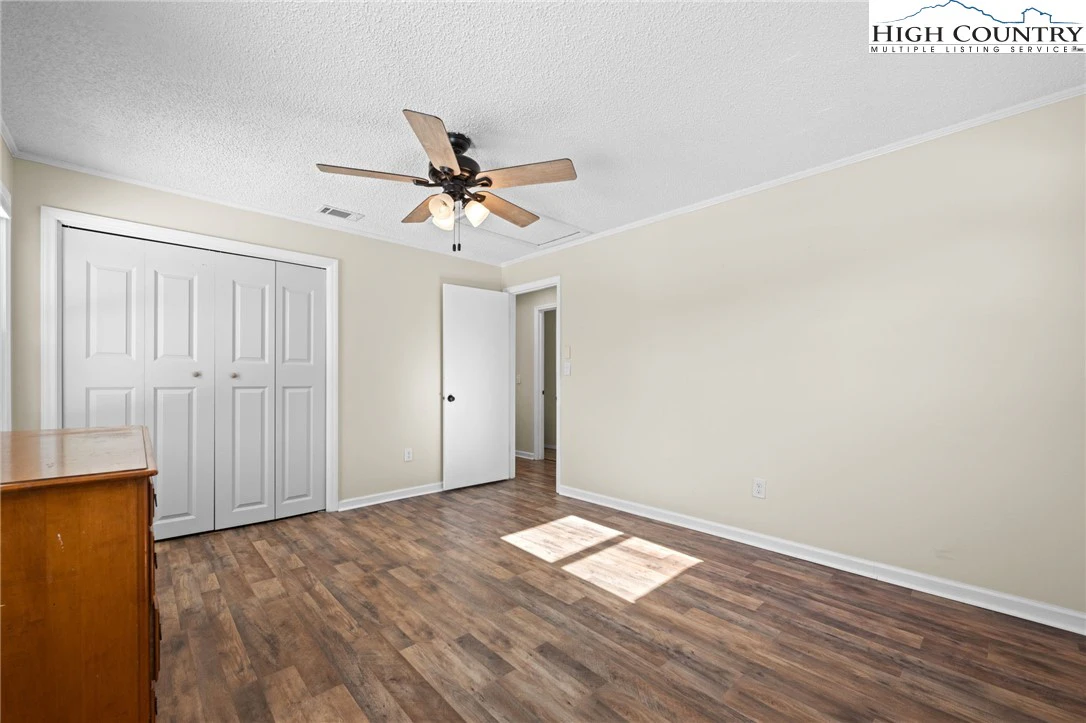 Image number 3 for the current listing