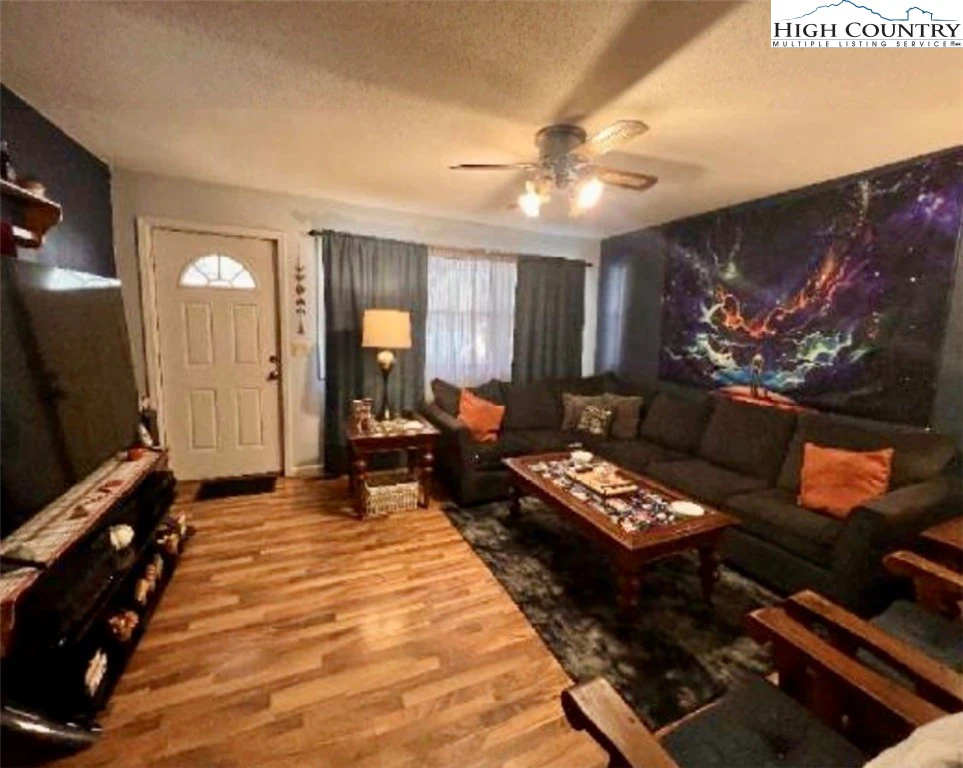 Image number 4 for the current listing