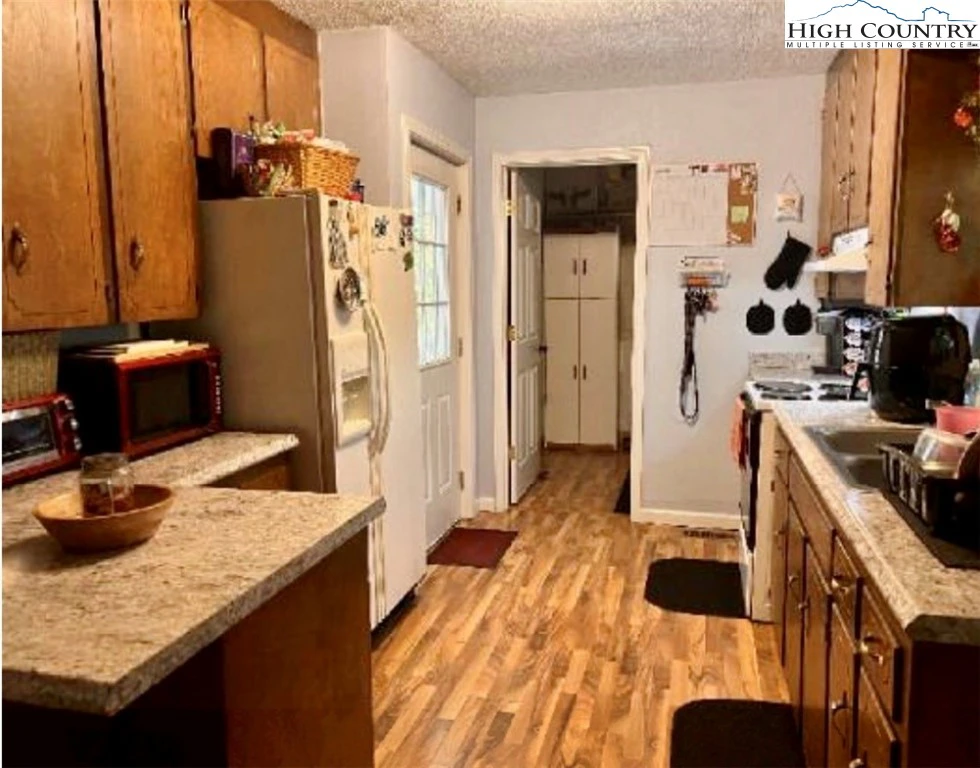 Image number 5 for the current listing
