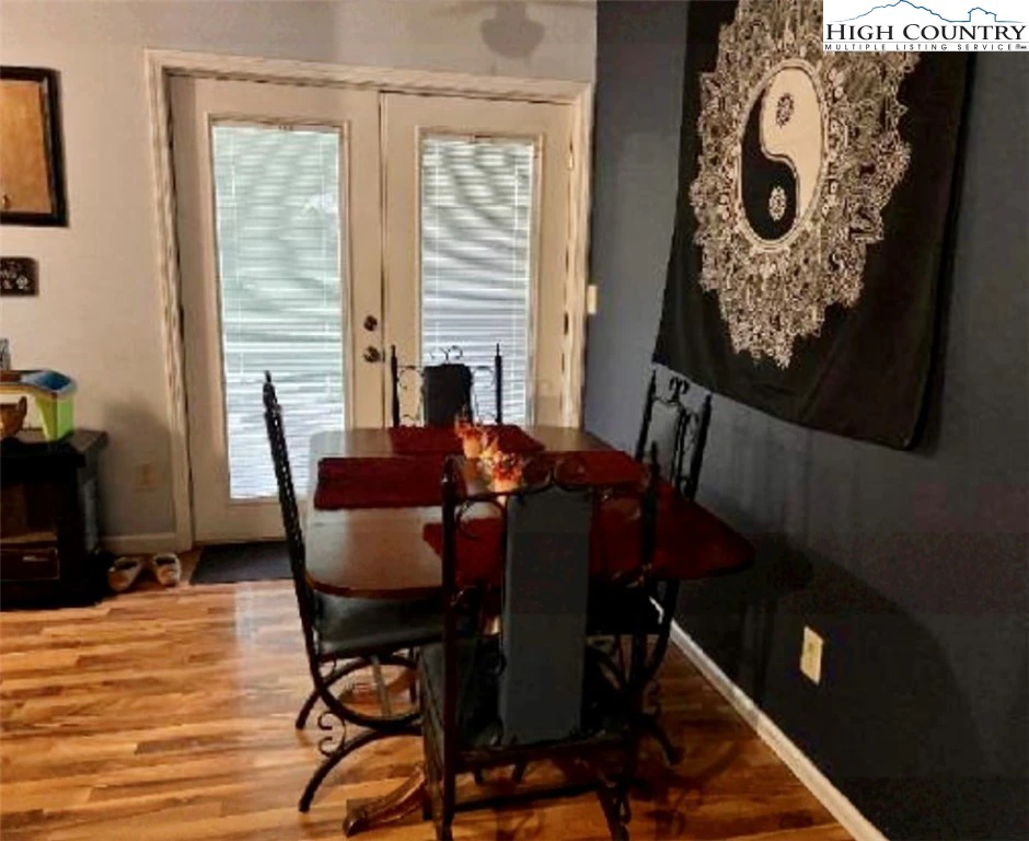 Image number 6 for the current listing